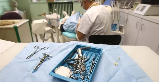 photo  le département de la sarthe attaque en justice un dentiste dont elle a financé les études et qui s’est finalement installé dans le sud de la france (photo d’illustration).  &copy;  archives thomas bregardis / ouest france 