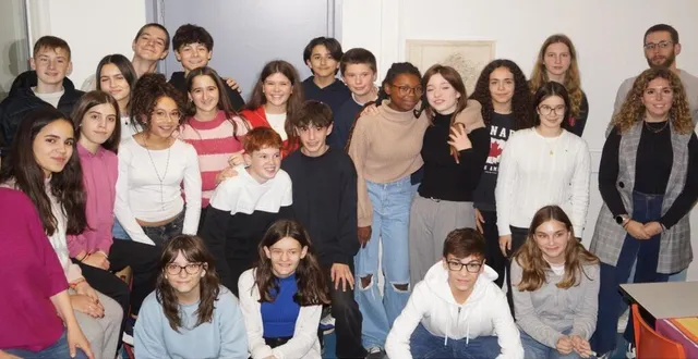 photo  les élèves de 3e du collège en compagnie de leurs homologues espagnols lors du pot de départ, vendredi dernier.  &copy;  ouest-france 