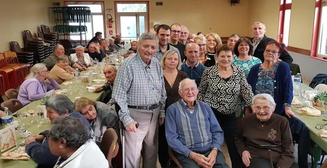 photo  les doyens de la commune ont été honorés, lors du repas de fin d’année offert par la municipalité, aux seniors. au premier plan, germain, 89 ans, et muguette, 99 ans.  &copy;  ouest-france 