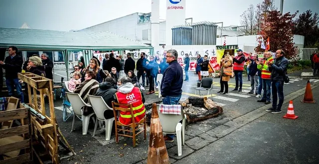 photo  fin octobre, les salariés de valeo à la suze-sur-sarthe s’étaient mis en grève.  &copy;  photo le maine libre yvon loue 