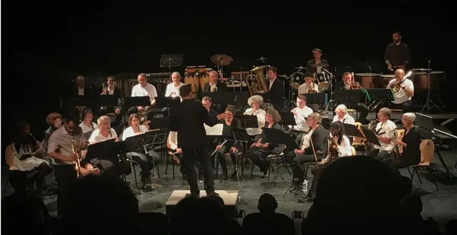 photo  l’harmonie musiqu’en maine lors d’un concert.  &copy;  archives le maine libre 