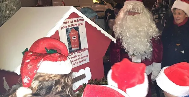 photo  le 6 décembre, inauguration de la boîte aux lettres du père noël à bonnétable.  &copy;  archives le maine libre 