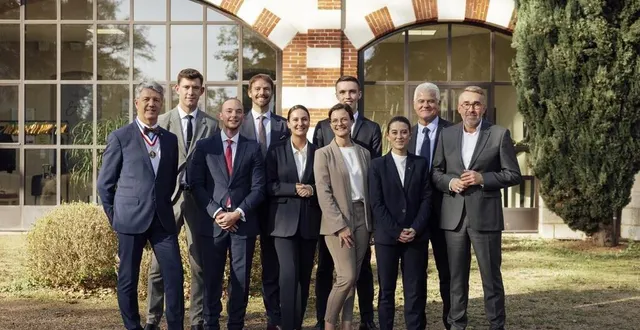 photo  au centre, les six professionnels qualifiés pour la finale du trophée du maître d’hôtel, le 25 janvier 2025.  &copy;  hrvprod 