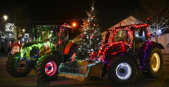 photo  les tracteurs illuminés sont de retour. pour la troisième année consécutive, ils passeront dans plusieurs communes sarthoises à l’occasion des fêtes de fin d’année.  &copy;  archives le maine libre - denis lambert 