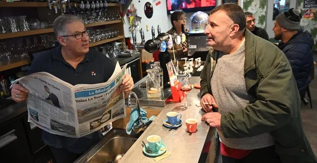 photo   la suze-sur-sarthe, jeudi 28 novembre 2024. plusieurs retraités de valeo sont des habitués du bar de l’écluse, où l’annonce de la fermeture de l’usine est de toutes les conversations.  &copy;  le maine libre - denis lambert 