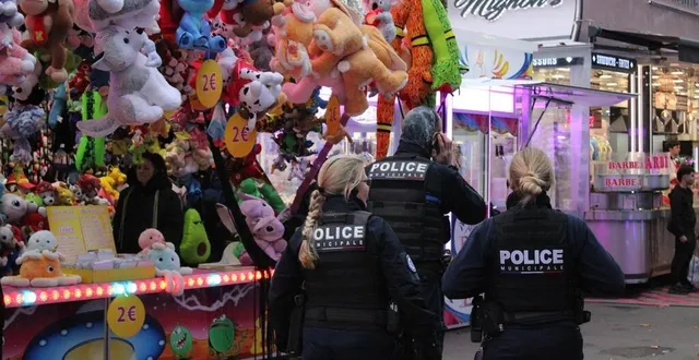 photo  les effectifs de police ont été renforcés pour prévenir les faits de violence à la foire saint-martin.  &copy;  ouest-france 