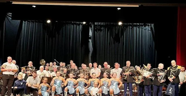 photo  avec l’orchestre de la garde républicaine, la batterie fanfare l’espérance de loué et ses twirling bâtons ont passé une journée mémorable.  &copy;  le maine libre. 