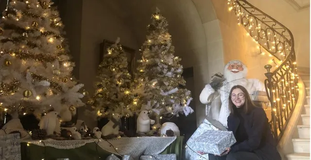 photo  mazé-milon, le 19 novembre 2024. louise chouteau, médiatrice culturelle au château de montgeoffroy, présente la décoration du marché de noël qui se déroulera lors des deux week-ends des 30 novembre et 1er décembre, et 7 et 8 décembre.  &copy;  christophe ricci 