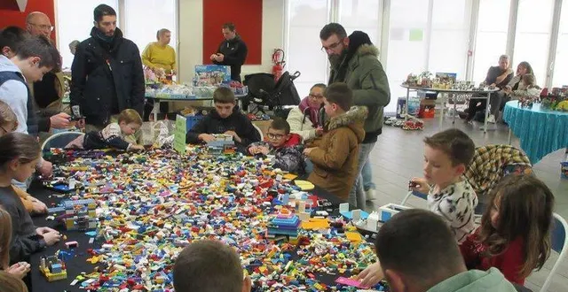 photo  dimanche, les visiteurs sont venus nombreux, lors de cette première édition de l’expo lego® et playmobil® proposée par l’association prim’âge béconnais.  &copy;  co 