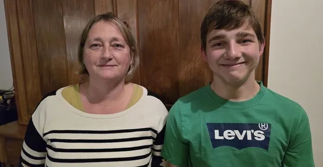 photo  céline pogoda et son fils adonis, 15 ans, atteint d’une tétrasomie 9p.  &copy;  céline pogoda 