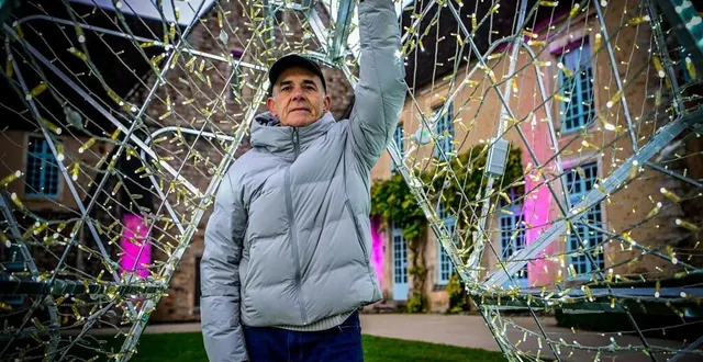 photo  jacques humbert : « nous voulions une illumination qui soit elle aussi dans la sobriété, la féerie et le calme ».  &copy;  photo le maine libre – yvon loué 