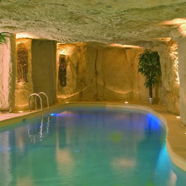 photo demeure de la vignole, à turquant, la seule piscine troglodytique d’europe.  ©  archives