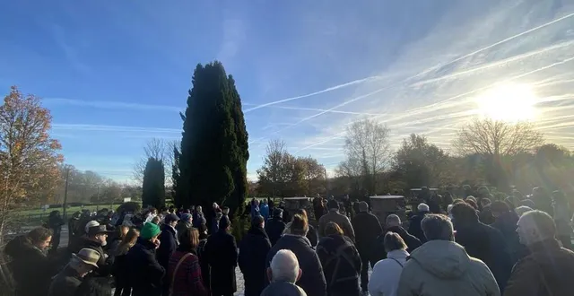 photo  plus de 130 personnes ont rendu un dernier hommage à alexandre phoummasak au cimetière de saint-germain-du-corbéis.  &copy;  ouest-france 