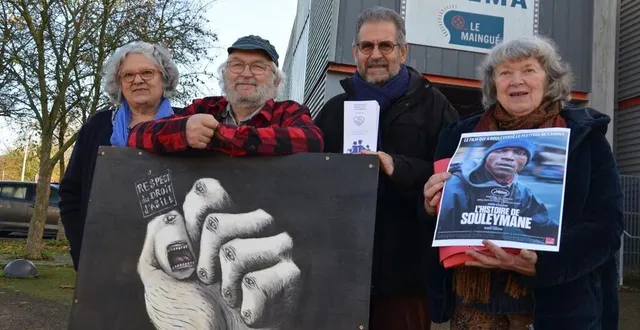 photo  segré-en-anjou-bleu, mardi 26 novembre. les membres de solidarité migrants du segréen ne baissent pas les bras.  &copy;  co – benoît pelloquin 