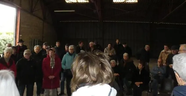 photo  de nombreux habitants, voisins de l’espace saintot sont venus pour avoir de plus amples informations  &copy;  le maine libre 