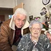 photo  georgette huard (à droite) est la doyenne de normandie à 112 ans. elle est ici accompagnée de son fils jean huard (à gauche), dont elle est très proche. 