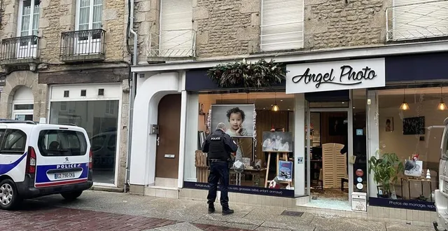 photo  la porte vitrée du studio a été entièrement détruite, mais le ou les cambrioleurs n’ont pas emporté de matériel de valeur.  &copy;  ouest-france 