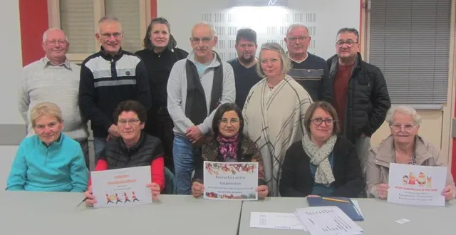 photo  grand soulagement pour les bénévoles des associations organisatrices qui ont pu maintenir le marché de noël grâce à une forte influence de volontaires.  &copy;  ouest-france 