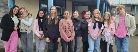 photo  les lycéens sont prêts à accueillir les familles et futurs élèves.  &copy;  lycée 