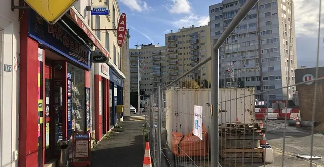 photo  à la butte, micro-quartier au milieu de l’avenue bollée au niveau de la rue de la mariette, les commerçants souffrent avec les travaux des chronolignes. l’ouverture d’un parking sur le site de l’etamat est une bonne nouvelle.  &copy;  le maine libre 