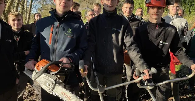 photo  les apprentis paysagistes du cfa la germinière à rouillon, le vendredi 29 novembre 2024 à luché-pringé.  &copy;  le maine libre 