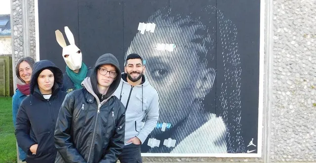 photo  caroline ramond (à gauche), amira mitoum, le street artiste lapin blanc, illario rossignol véron et mokhtar laanaya, achèvent le portrait de la championne olympique de basket-ball, iiiana rupert.  &copy;  ouest-france 