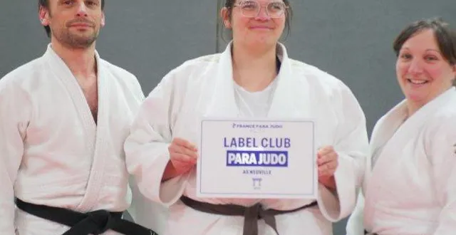 photo  matthieu duchemin, président du judo-club, avec la professeure aurélie launay et marine perdoux.  &copy;  ouest-france 