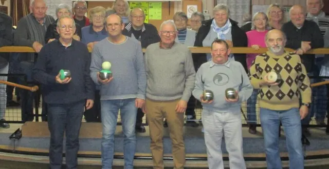 photo  les gagnants et finalistes du challenge des amis à la société de pringé avec le président georges rousseau.  &copy;  saint-vincent 