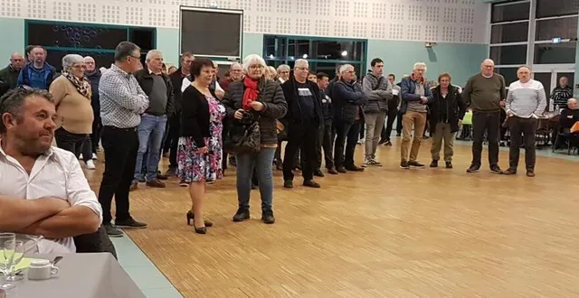 photo  marie-claire fouilleul, adjointe au maire, (au premier plan à gauche) a été chaleureusement remerciée pour son implication.  &copy;  le maine libre 