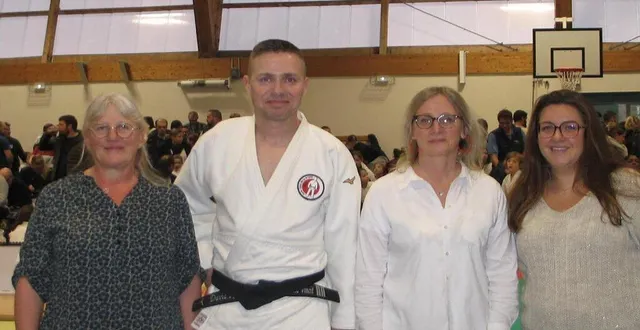 photo  élues, présidente et professeur réunis pour marquer la rencontre.  &copy;  le maine libre 