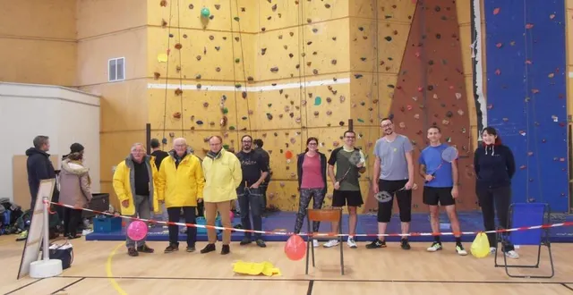 photo  le badminton et l’escalade ont connu une bonne fréquentation tout au long de la journée.  &copy;  le maine libre 