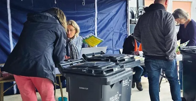 photo  la distribution des bacs avait commencé début septembre.  &copy;  sud est manceau 