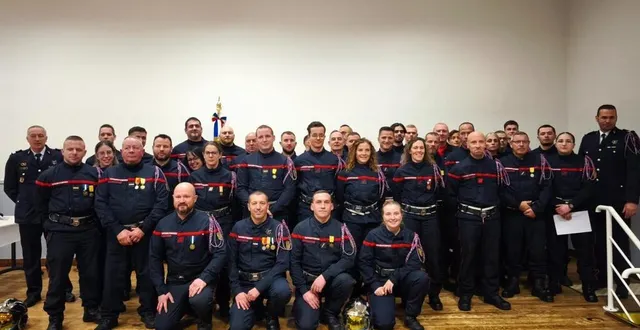 photo  les 50 sapeurs-pompiers de l’unité territoriale teloché – saint-mars-d’outillé ont déjà effectué 585 interventions en 2024. samedi 30 novembre, ils ont célébré la traditionnelle sainte-barbe.  &copy;  pompiers 
