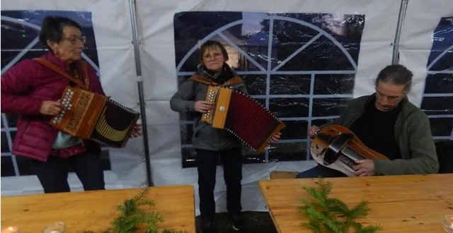 photo  animation musicale avec notamment yvette cadet et françoise olivier.  &copy;  le maine libre 