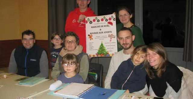 photo  l’association des parents d’élèves prépare la bourse aux jouets et le marchéde noël. assis au centre, son président joris rolland.  &copy;  ouest-france 
