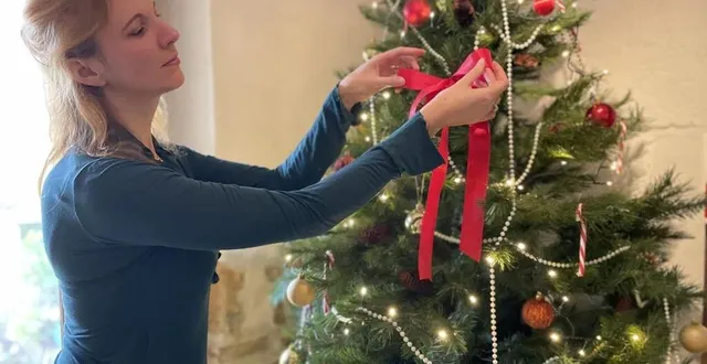 photo  pour la saint-nicolas, virginie de bodinat décore l’entresol du château.  &copy;  le maine libre 