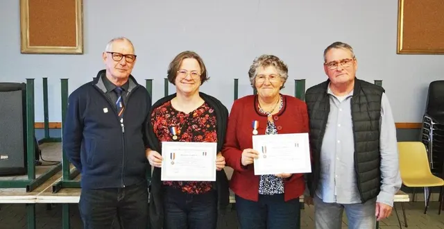 photo  michel martin, président départemental ; céline levée et karine folmard ont reçu la médaille du mérite unc échelon bronze et joël loliaux, président de la section chanu-larchamp.  &copy;  ouest-france 
