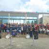 photo la batterie-fanfare et les majorettes de la batterie-fanfare de loué (sarthe), entourées des musiciens du bien aller sarthois et de la garde républicaine, à l’occasion de la 100e sainte-cécile et la batterie-banfare de loué.
