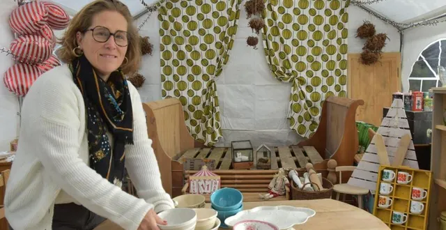 photo  dans l’espace brocante, lucie y a installé des objets et des meubles qu’elle a décapés à l’aide de la technique de l’aérogommage.   &copy;  le maine libre 