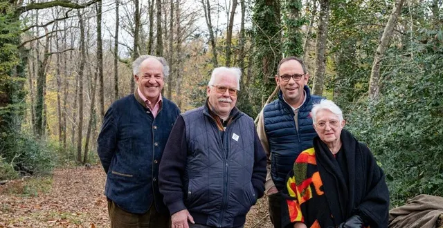 photo  ils ont donné des arbres pour la reconstruction de notre-dame de paris.  &copy;  le maine libre – xavier sarrat 