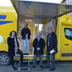 photo  chaque vendredi, le bureau de poste mobile stationne dans le bourg. 