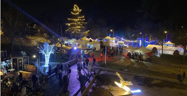 photo  noël magique revient cette année et occupera toute l’esplanade de la mairie.  &copy;  co 