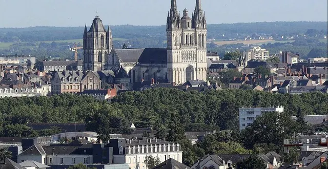photo  la ville d’angers, vue depuis le ballon captif de terra botanica à beaucouzé.  &copy;  eddy lemaistre 