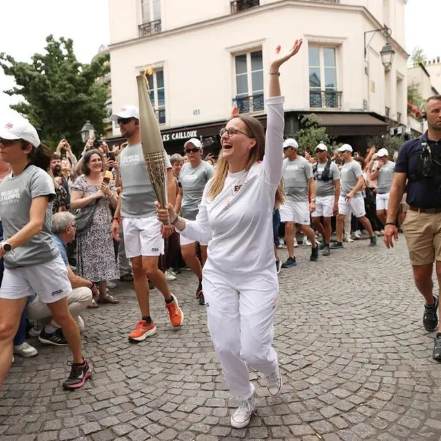 photo noémie varon a porté la flamme olympique, le 15 juillet 2024 à paris.  ©  réal des mêmes