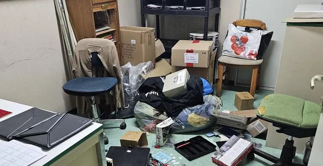 photo  le secrétariat du club après le passage des cambrioleurs.   &copy;  csp 