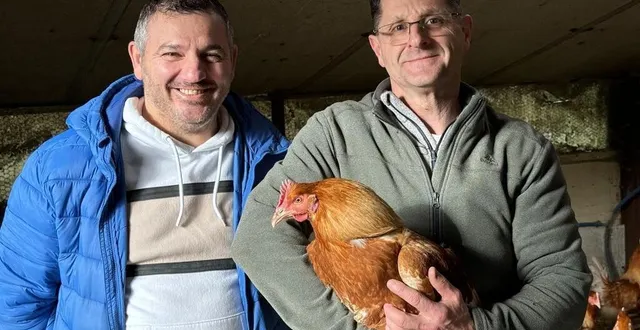 photo  sébastien plé, restaurateur à saint-jean-d’assé, en sarthe, (à gauche), et jérôme dubois, éleveur, travaillent ensemble depuis bientôt dix ans  &copy;  yanne boloh 