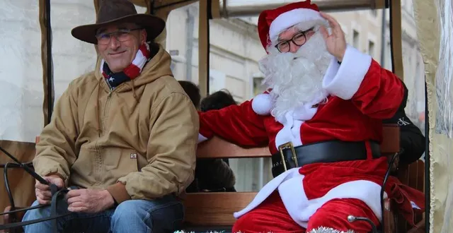 photo  alors que le marché de noël de l’association des commerçants de la flèche (sarthe) se poursuit ce dimanche 8 décembre 2024, à la halle-au-blé, de nombreuses animations sont encore prévues tout au long du mois.  &copy;  ouest-france 