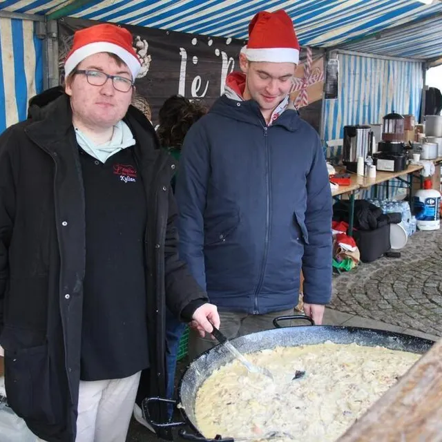 photo derrière la tartiflette proposée aux visiteurs, on retrouve notamment kylian et arthur, deux jeunes cuistots de l’atelier des saveurs, le restaurant pédagogique de l’ime.  ©  ouest-france