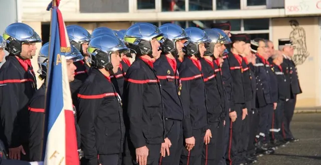 photo  avec 52 sapeurs-pompiers volontaires, le centre de secours de la flèche (sarthe) connaît une forte hausse de son effectif. il y a trois ans encore, ils n’étaient que 36.  &copy;  ouest-france 