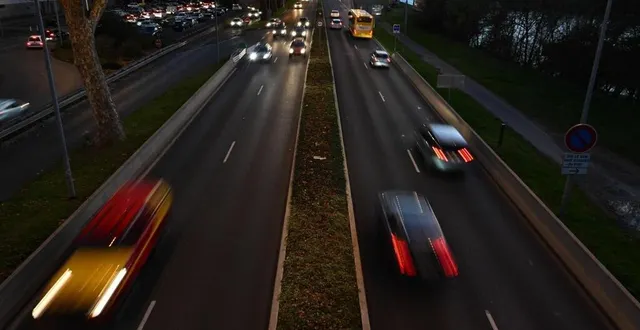 photo  les véhicules représentent la moitié des déplacements dans l’agglomération. à partir du 1er janvier 2025, seulement 2 % d’entre eux, les plus anciens, beaucoup moins en réalité comptant ceux qui bénéficieront d’une dérogation, ne pourront plus circuler sur le territoire d’angers.  &copy;  archives co – josselin clair 